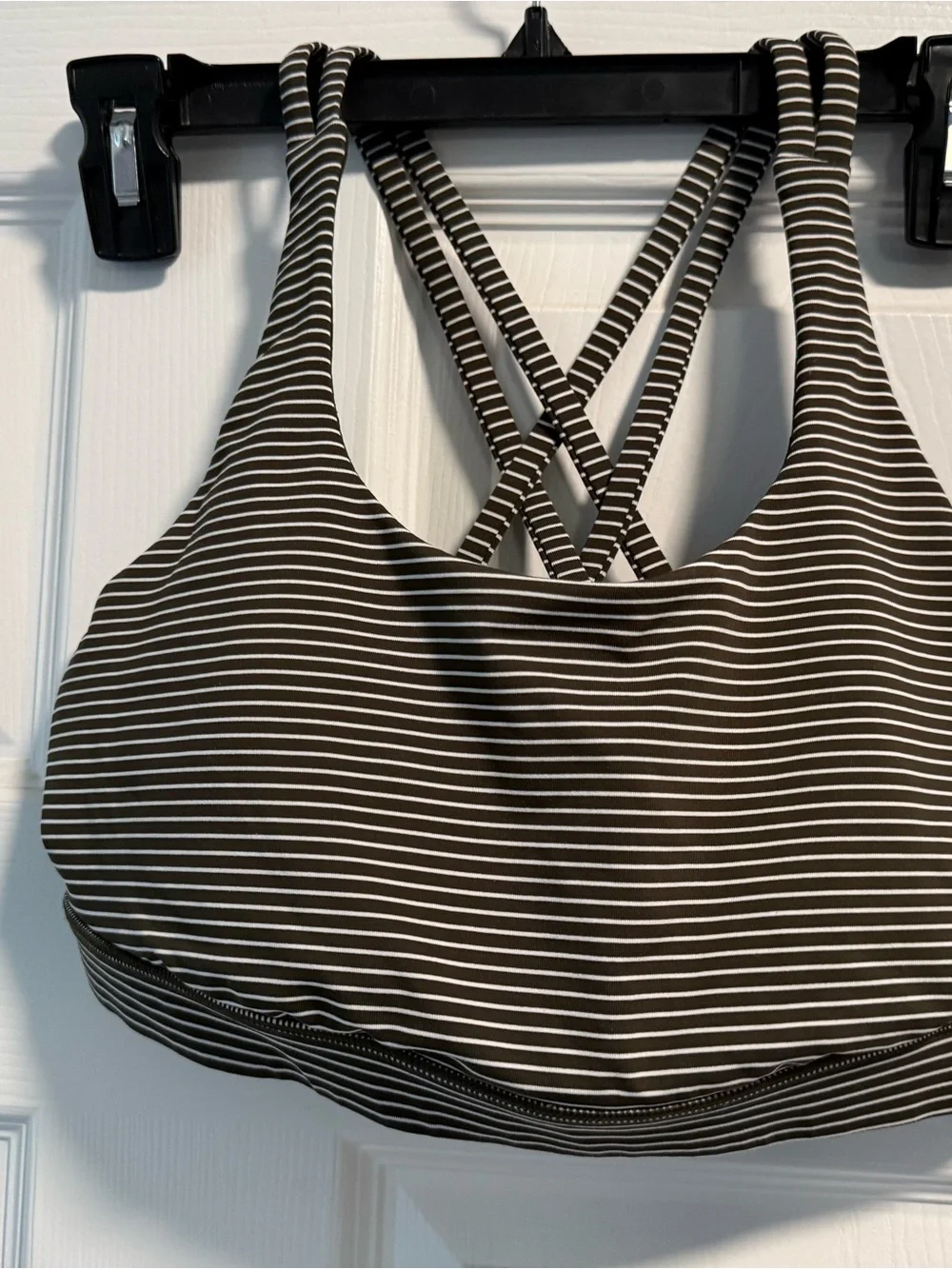 Lululemon Energy Bra in Olive/white, size 8, EUC